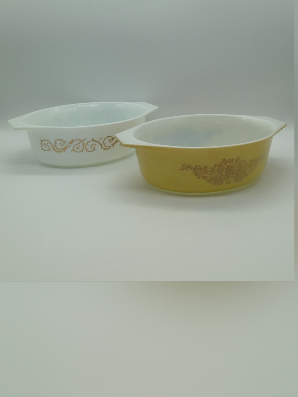 Pyrex 1.5 quart casserole dish in Empire Scroll/Golden Scroll & Golden Garland